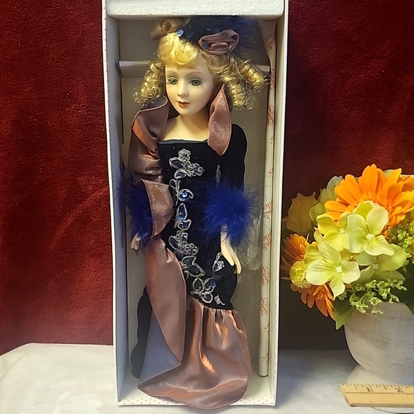 Treasury Collection Paradise Galleries. World's Finest Porcelain Doll. - Picture 1 of 15